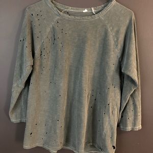 Gray quarter sleeve tee distressed